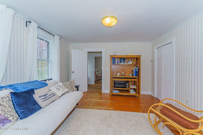 4th image of 349 Madden Road