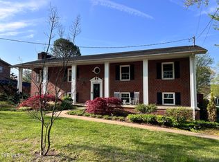 2215 Knob Creek Rd, Johnson City, TN 37604