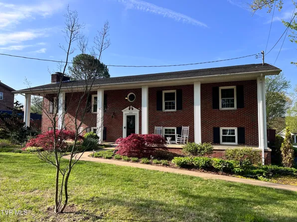 2215 Knob Creek Rd, Johnson City, TN 37604