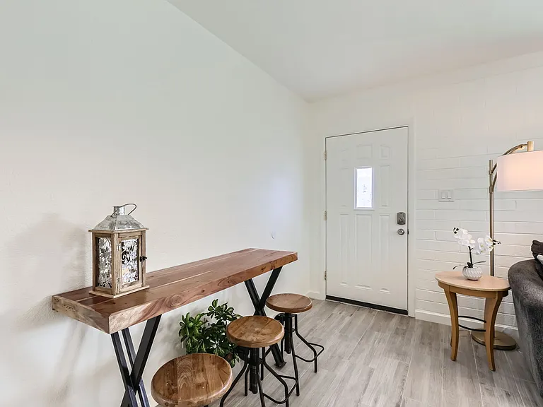 800 W Howe St — Photo 19