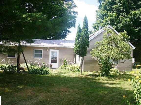 2nd image of 1061 N Davison
