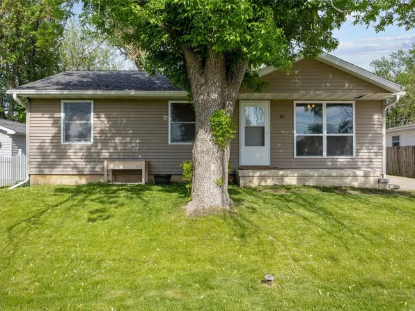 45 N 12th Ave, Hiawatha, IA 52233