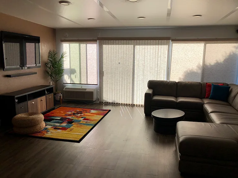 3320 Darwin Dr — Photo 3