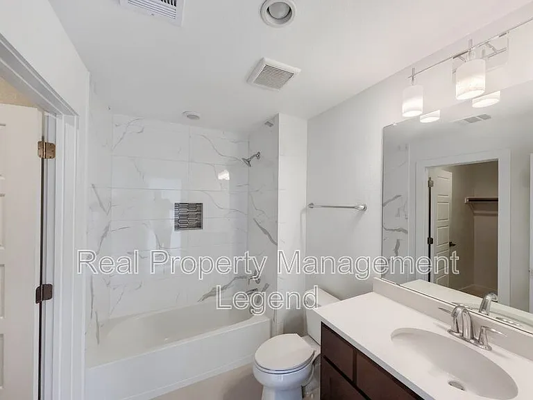 809 Jamestown Ln — Photo 5