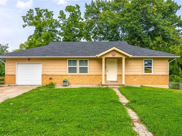 3921 N Lister Ave, Kansas City, MO 64117