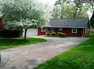 225 Edgewood Dr, Berea, OH