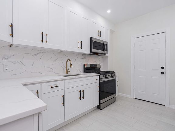 4th image of 25 Metcalfe St #A