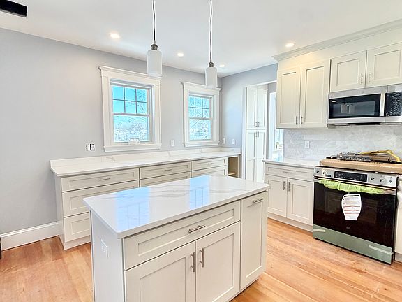 4th image of 159-161 Waverley St #B