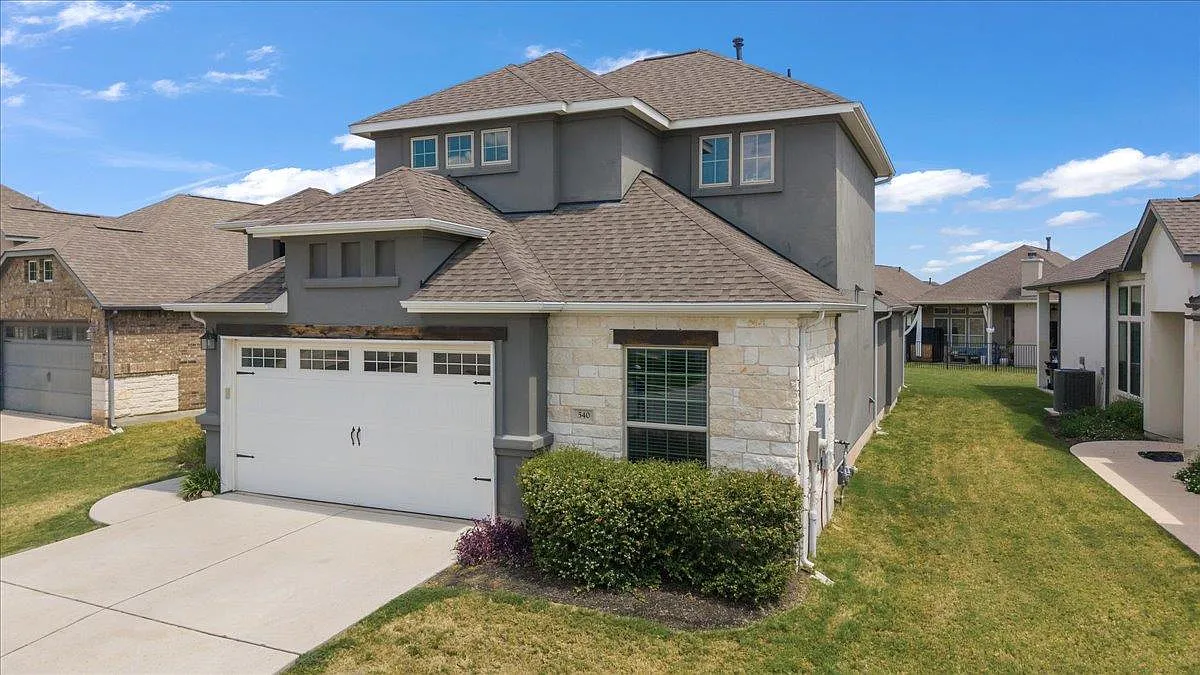 4 bed, 3.0 bath, 2189 sqft, $2,475 — Photo 2