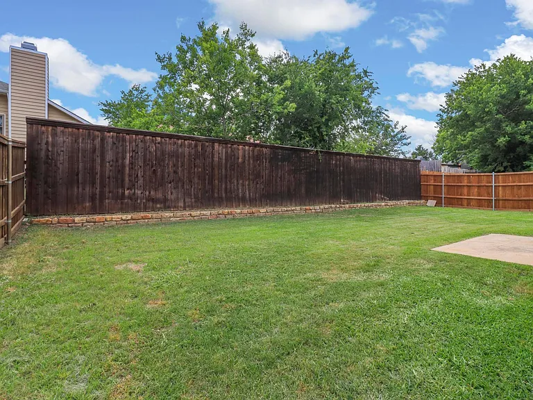 2205 Lookout Ln — Photo 27
