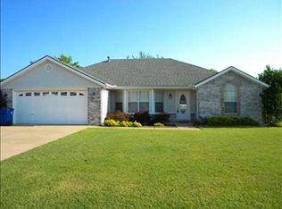2707 SE 5th St, Bentonville, AR 72712