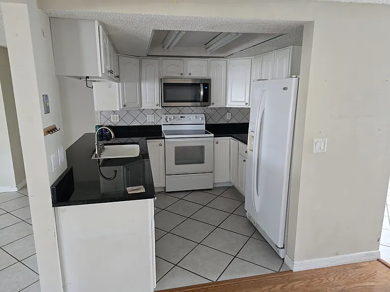 4748 Dogwood St — Photo 4