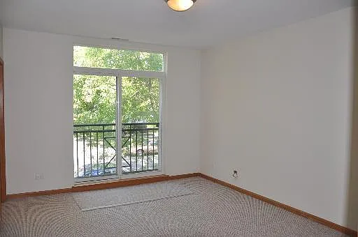 5529 W Higgins Ave #101 — Photo 5
