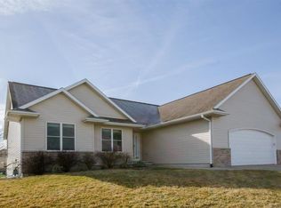 161 Pleasant Creek Dr, Palo, IA