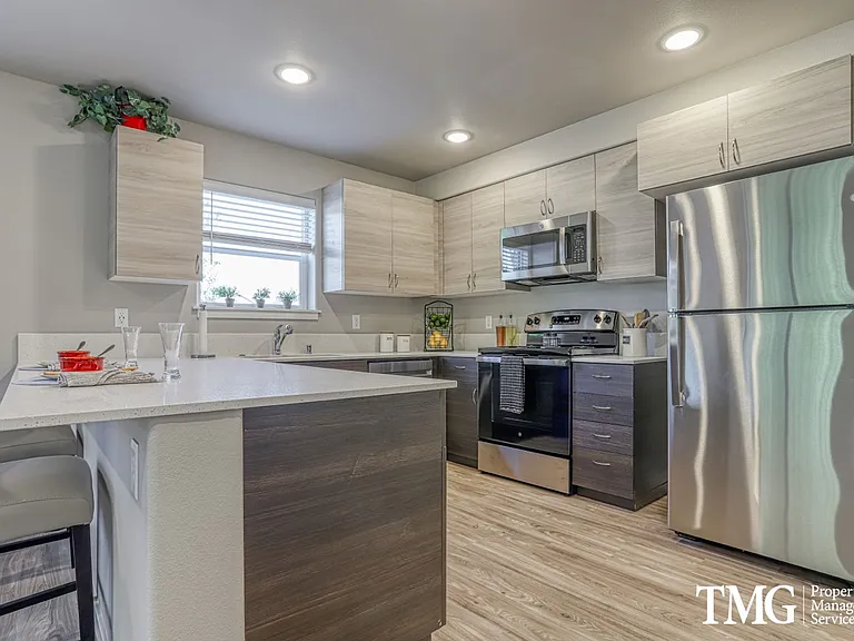 Waterford Terrace Apartments — Photo 10