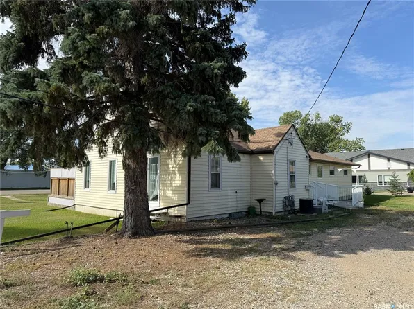 705 1st AVENUE NW, Weyburn, SK S4H 1P4