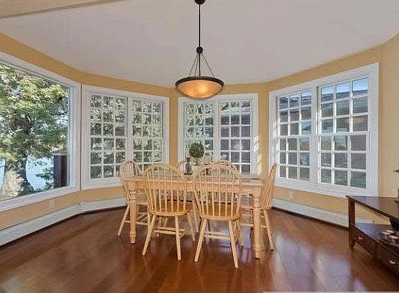 4th image of 2909 Silver Lake Court NE