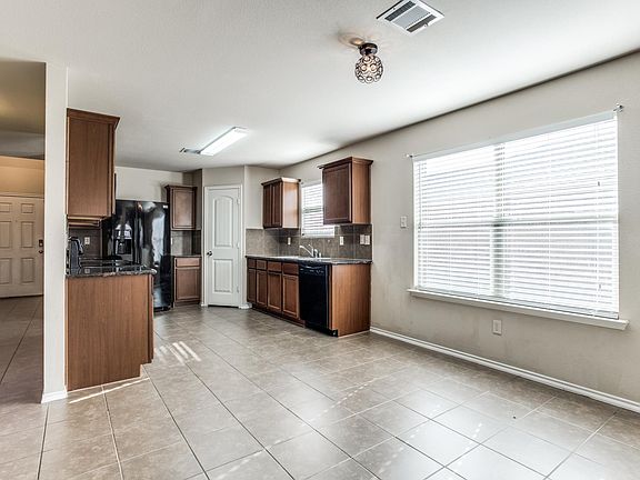 4th image of 2805 Thistlewood Dr