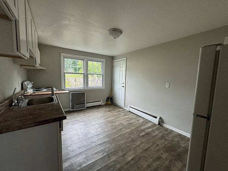 960 1st Ave #E — Photo 7