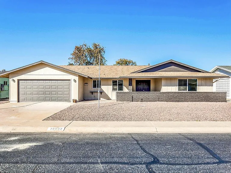 10602 W Cumberland Dr — Photo 2