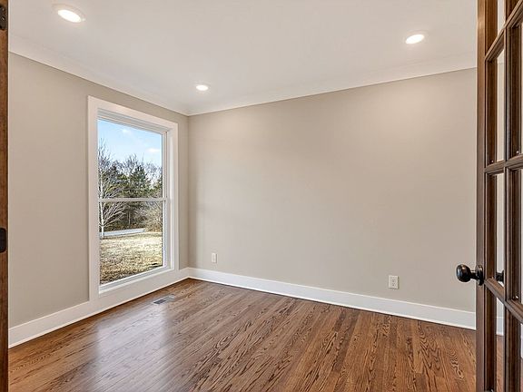 4th image of 698 Mike Muncey Rd