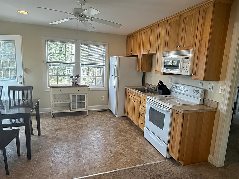 557 Half Moon Ct #1 — Photo 4