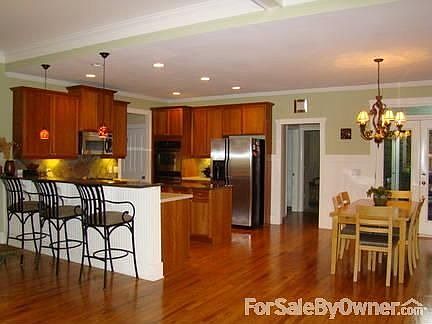 Kitchen & breakfast nook