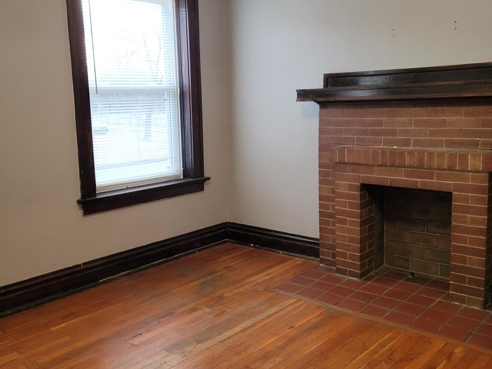 1st image of 607 Bates St W #1