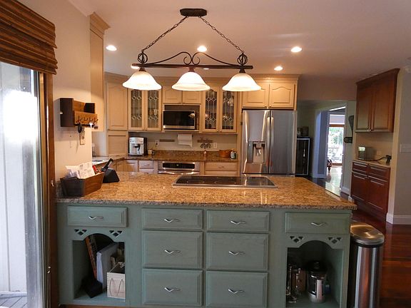 3rd image of 3518 Garratt Ct