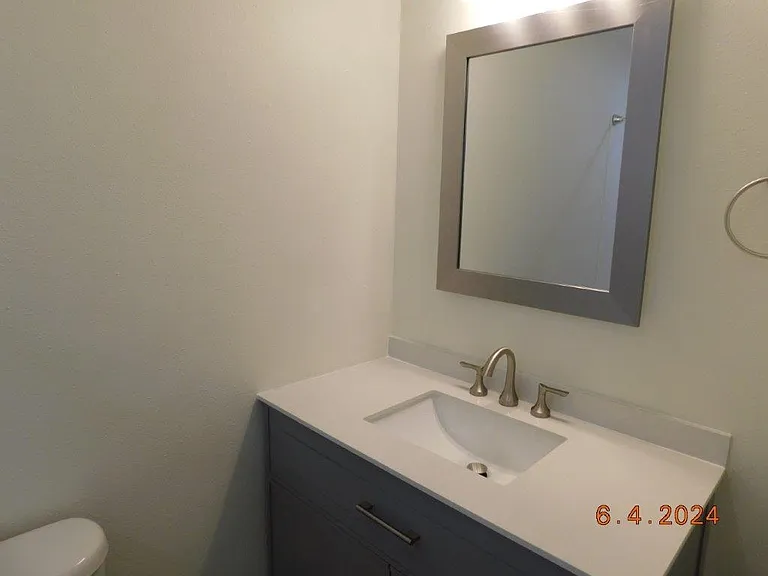 220 S Sycamore St — Photo 14