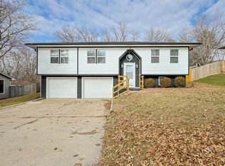 3217 Grandview Dr, Saint Joseph, MO 64503