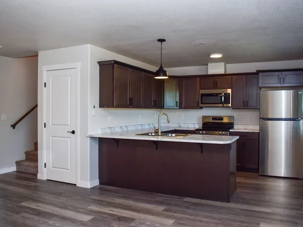 1977 Sky Park Dr, 1977 Sky Way #4, Medford, OR 97504