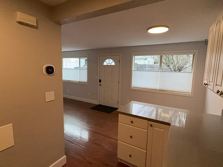 708 N L St #4 — Photo 5