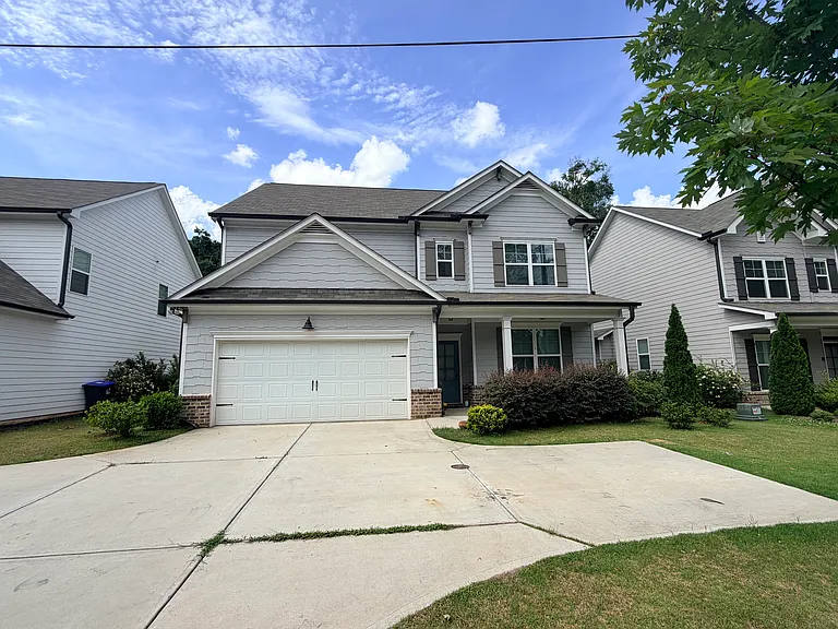 766 Gordon St — Photo 3