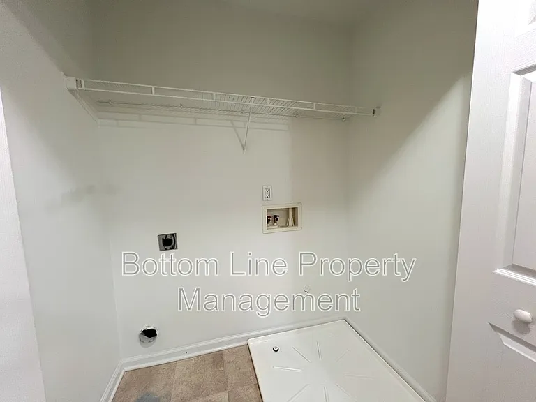 7637 Abigail Glen Dr — Photo 26