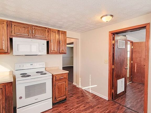 3rd image of 2450 Woodland Ave