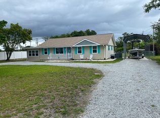 103 Dolphin St, Swansboro, NC 28584