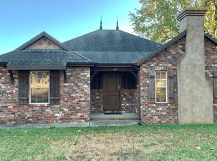 114 W South St, Nixa, MO 65714