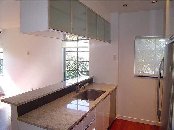 2nd image of 1035 15th St APT 15