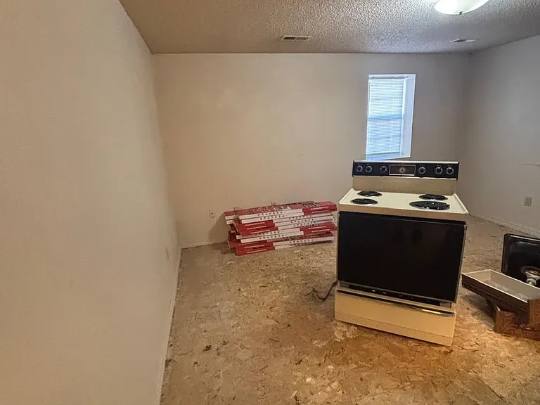 111 N Market St #5 — Photo 8