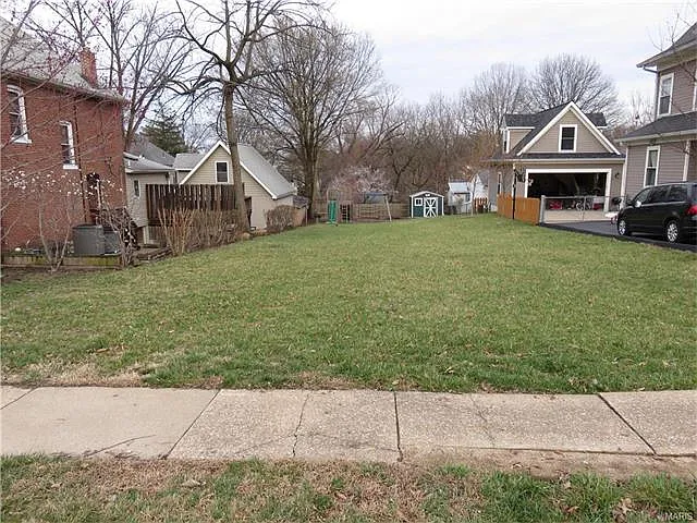 712 Summit Ave photo 1