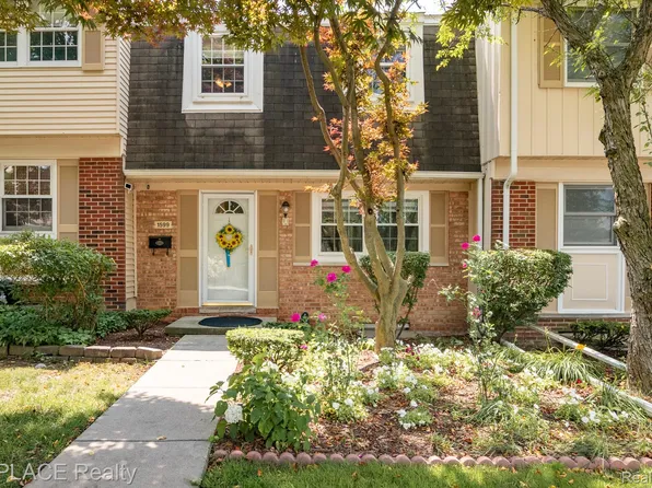 1599 Brentwood Dr, Troy, MI 48098