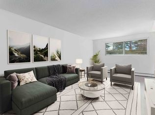 281 Brookside Ter NW, Edmonton, AB T6H 4J6