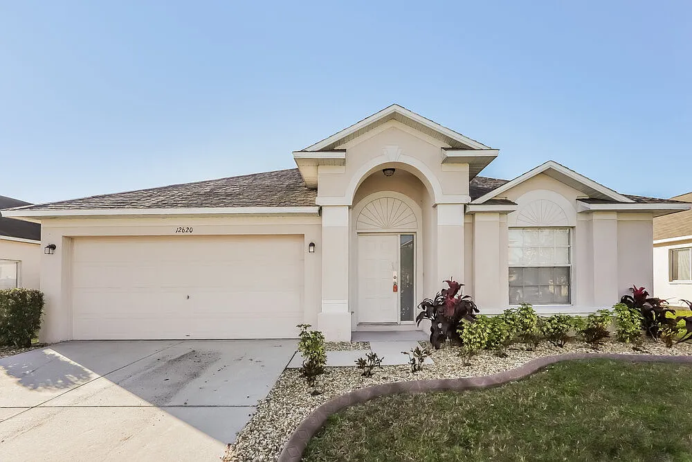 3 bed, 2.0 bath, 2041 sqft, $4,090 — Photo 1