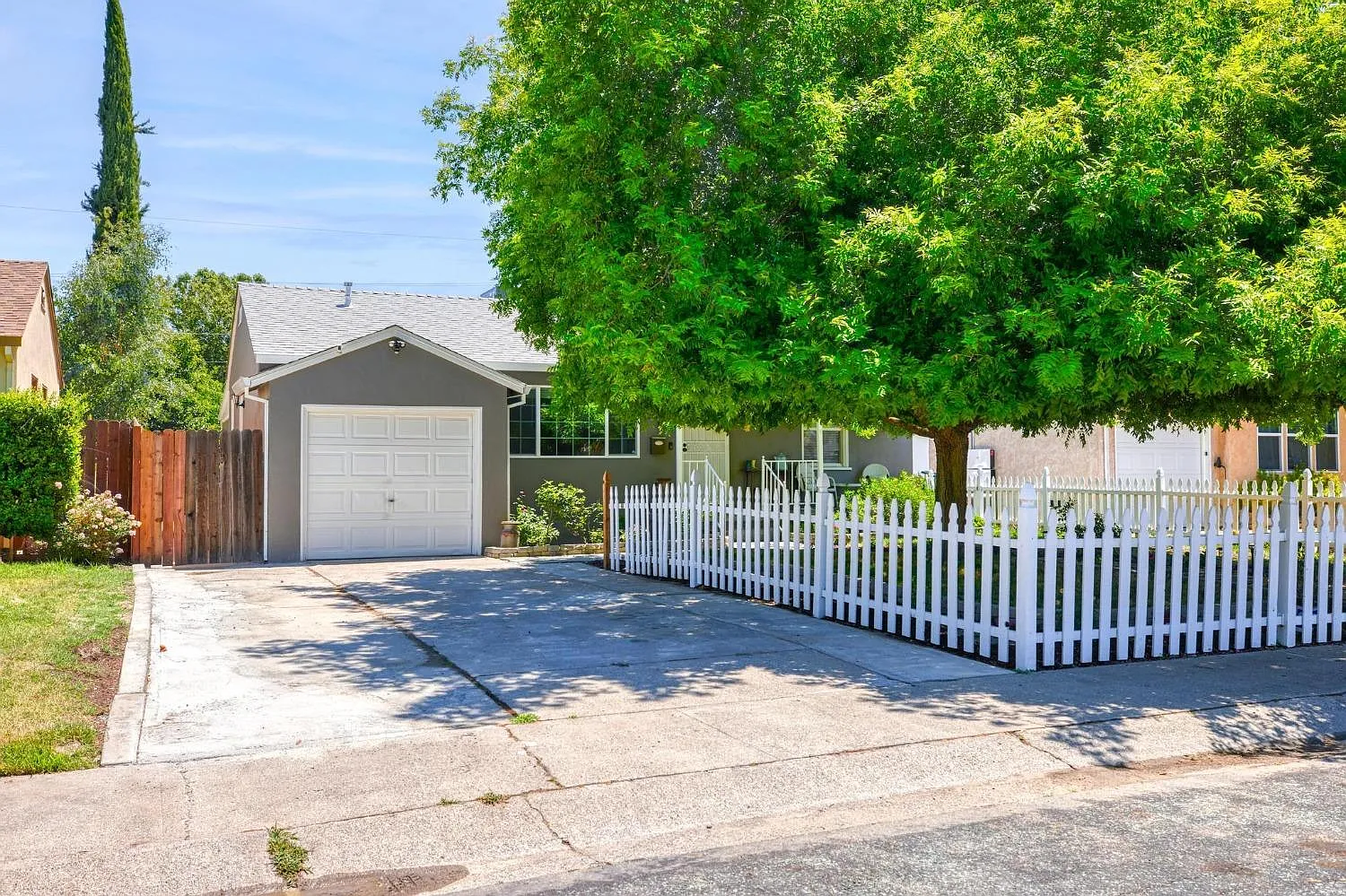 1017 Virginia Ave photo 1