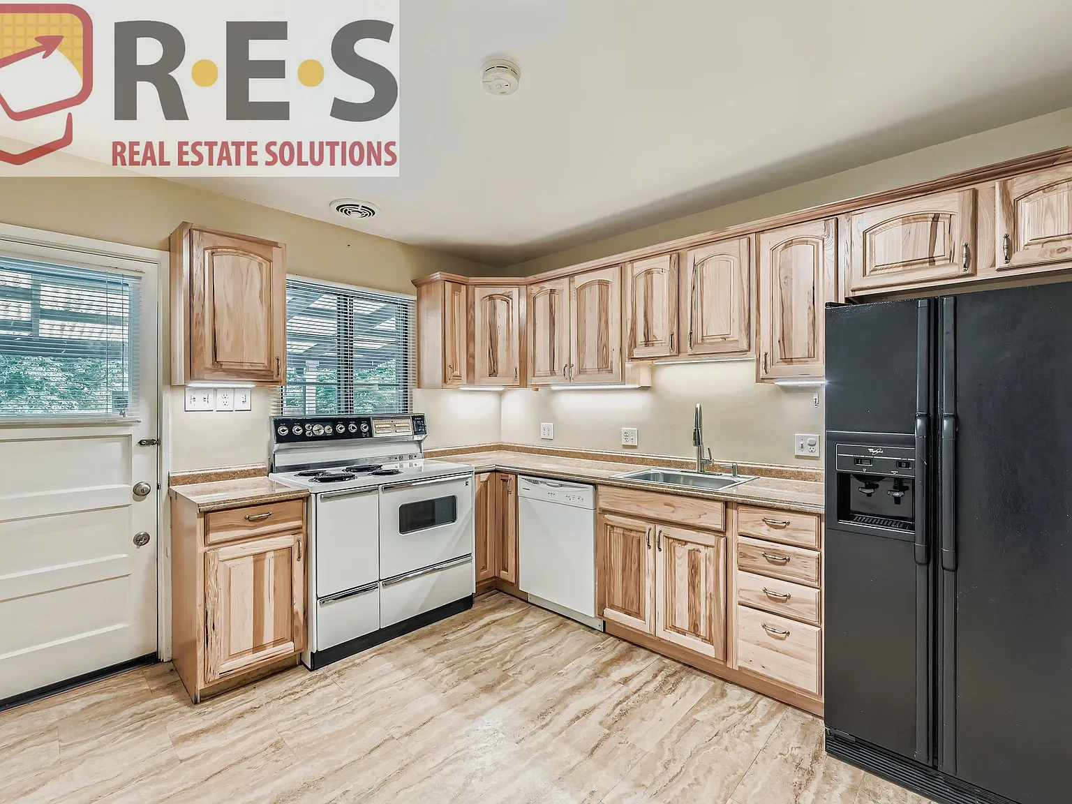 3 bed, 1401 sqft, $2,495 — Photo 4