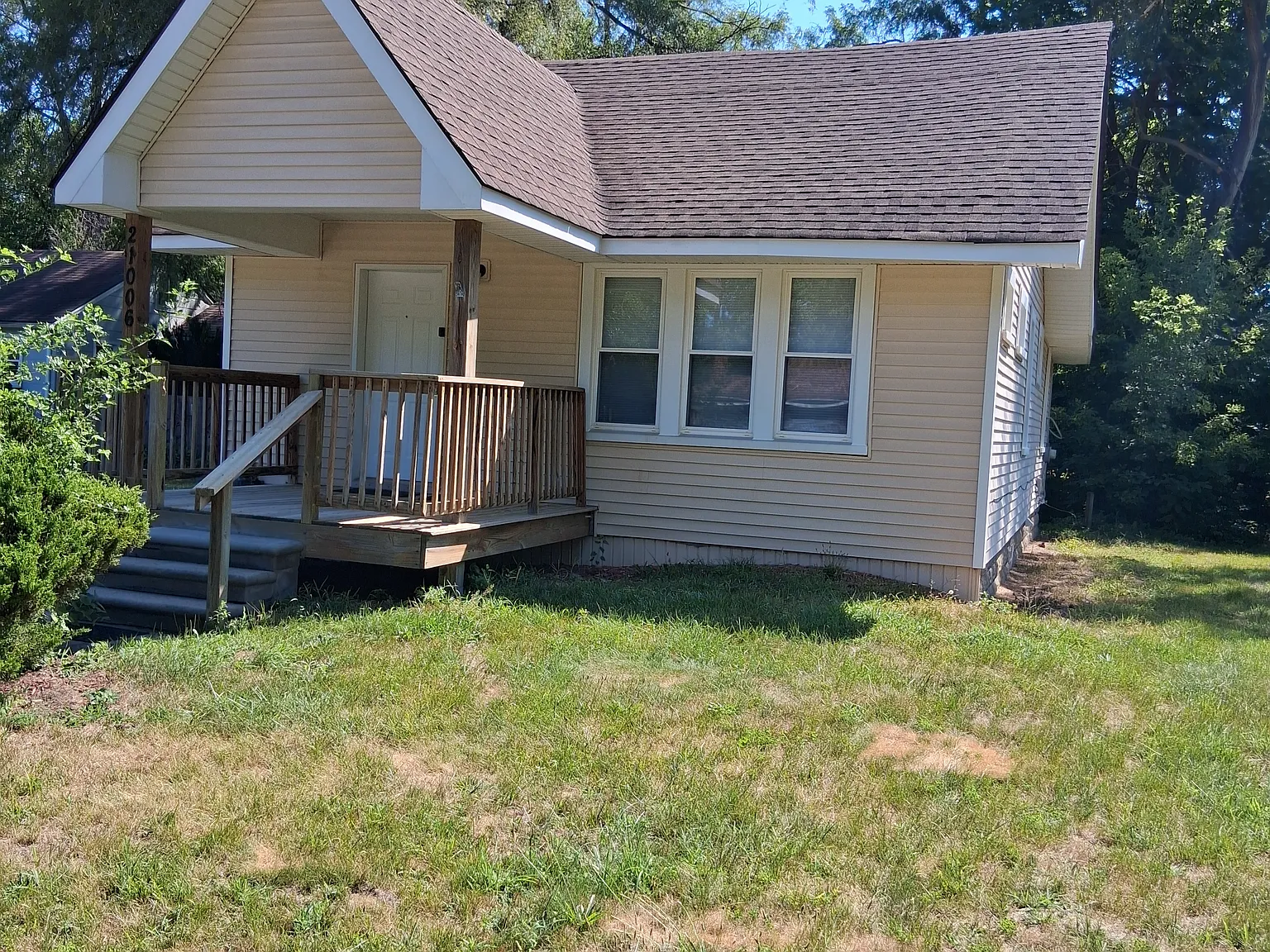3 bed, 1100 sqft, $1,400 — Photo 1