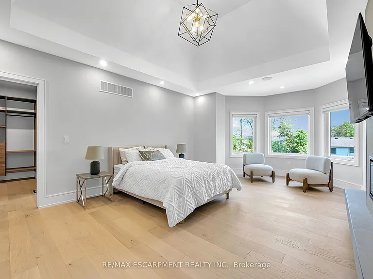 221 Morden Rd E — Photo 28