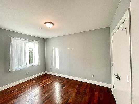 5th image of 648 Kosciuszko St APT 2A