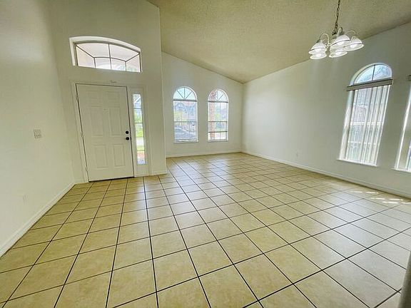 4th image of 2570 The Oaks Blvd